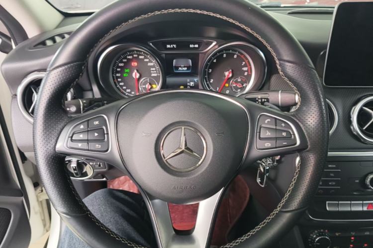 Used Mercedes-Benz GLA 2018 GLA 200 Sport Edition Steering Wheel