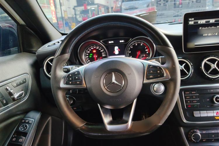 Used Mercedes-Benz GLA 2018 GLA 200 Polar Limited Edition Steering Wheel
