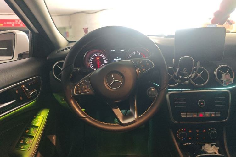 Used Mercedes-Benz GLA 2018 GLA 200 Sport Edition Steering Wheel