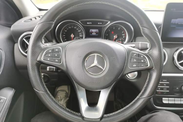 Used Mercedes-Benz GLA 2018 GLA 200 Fashion Model Steering Wheel