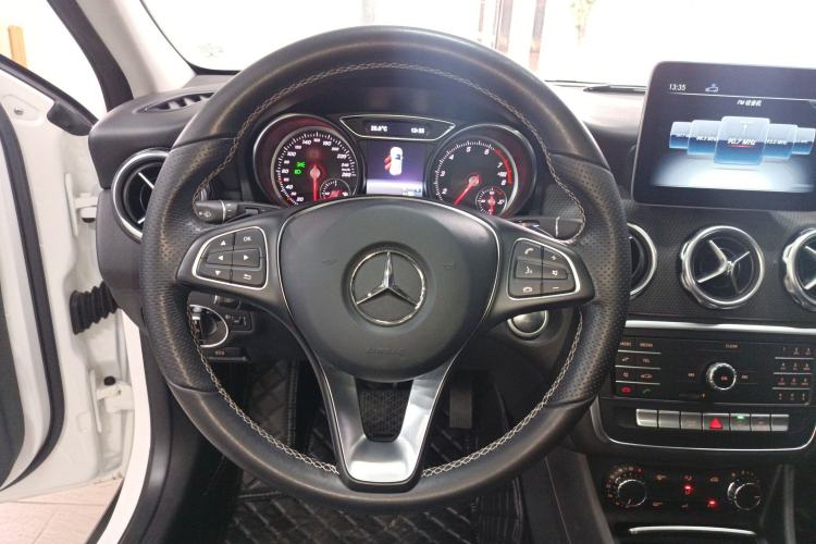 Used Mercedes-Benz GLA 2018 GLA 200 Sport Edition Steering Wheel