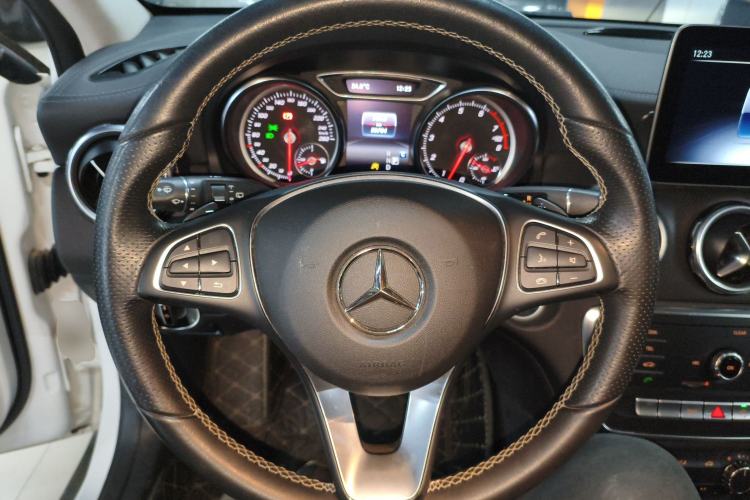 Used Mercedes-Benz GLA 2018 GLA 200 Fashion Model Steering Wheel