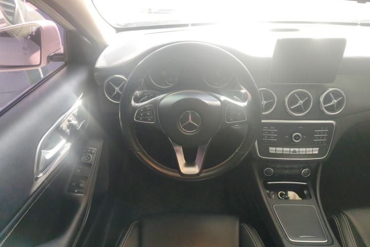 Used Mercedes-Benz GLA 2018 GLA 200 Fashion Model Steering Wheel
