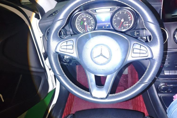 Used Mercedes-Benz GLA 2018 GLA 200 Fashion Model Steering Wheel