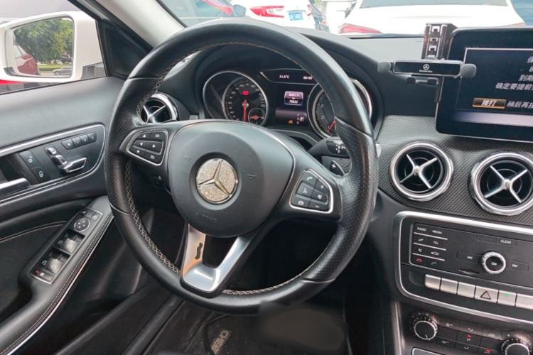 Used Mercedes-Benz GLA 2018 GLA 200 Sport Edition Steering Wheel