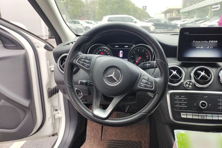 Used Mercedes-Benz GLA 2018 GLA 200 Fashion Model Steering Wheel
