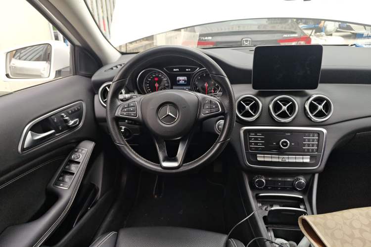 Used Mercedes-Benz GLA 2018 GLA 200 Fashion Model Steering Wheel