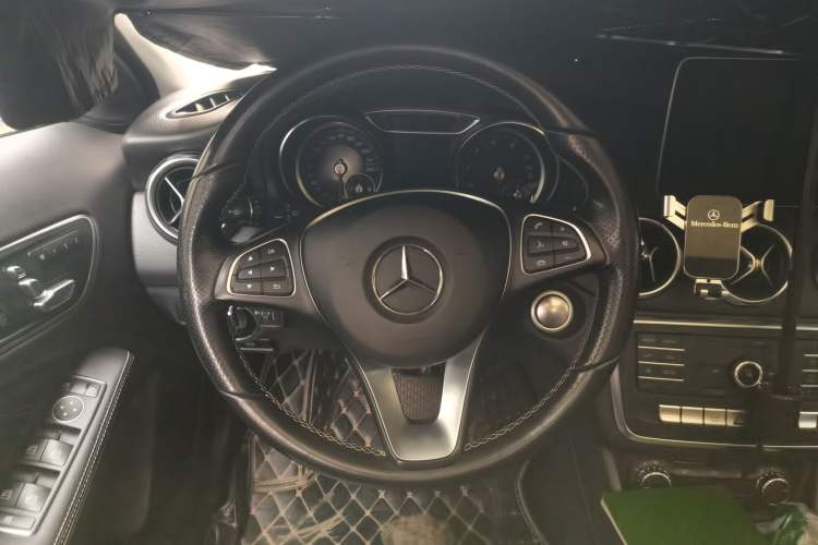 Used Mercedes-Benz GLA 2018 GLA 200 Sport Edition Steering Wheel
