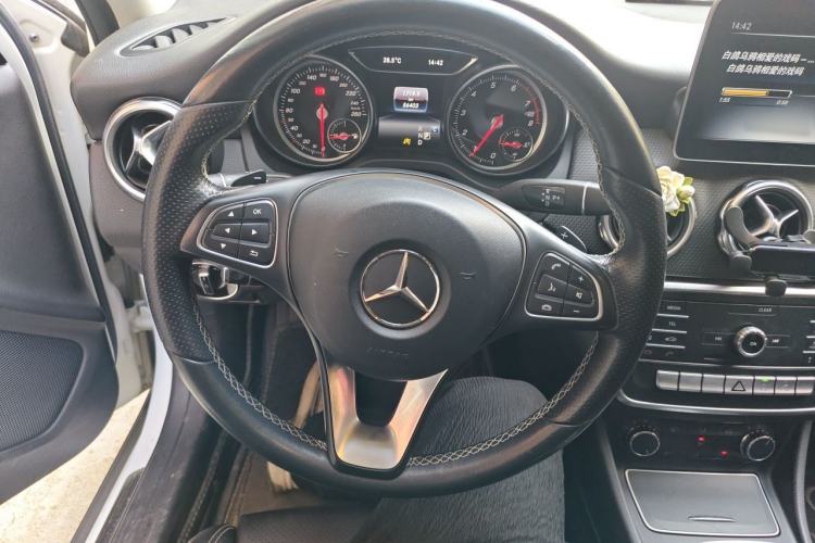 Used Mercedes-Benz GLA 2018 GLA 200 Sport Edition Steering Wheel
