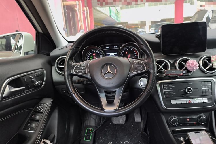 Used Mercedes-Benz GLA 2018 GLA 200 Fashion Model Steering Wheel