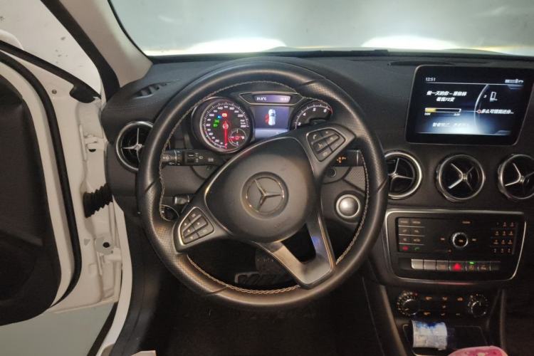 Used Mercedes-Benz GLA 2018 GLA 200 Fashion Model Steering Wheel