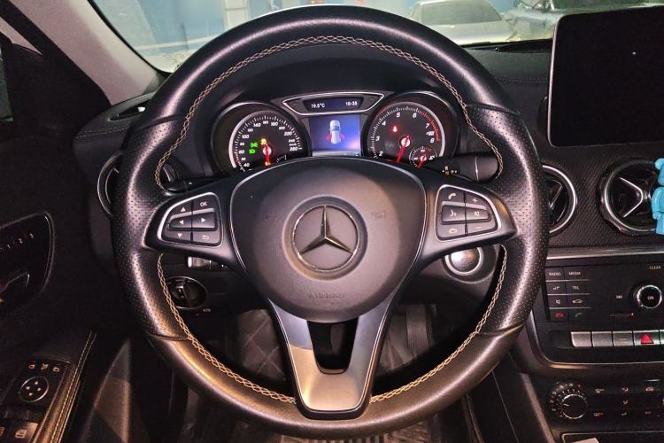 Used Mercedes-Benz GLA 2018 GLA 200 Fashion Model Steering Wheel
