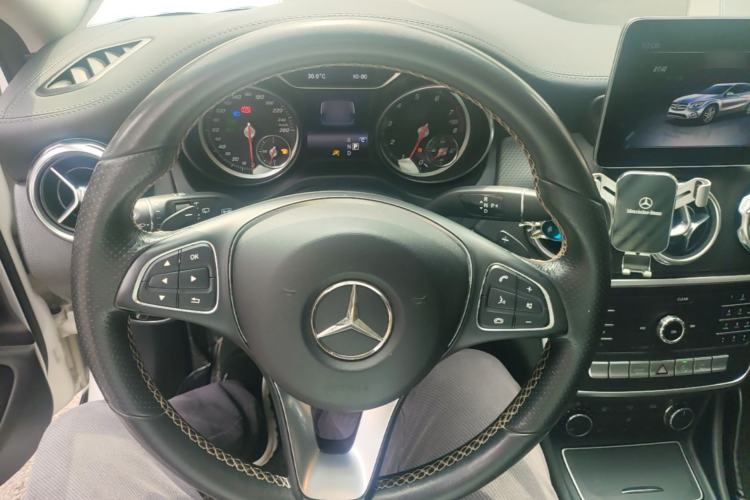 Used Mercedes-Benz GLA 2018 GLA 200 Fashion Model Steering Wheel