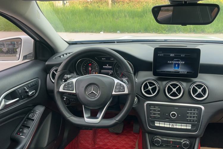 Used Mercedes-Benz GLA 2018 GLA 200 Sport Edition Steering Wheel