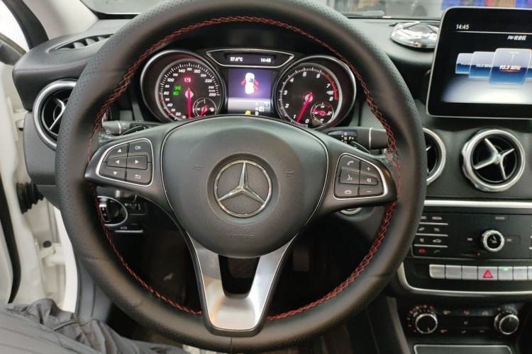 Used Mercedes-Benz GLA 2018 GLA 200 Sport Edition Steering Wheel