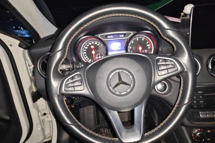 Used Mercedes-Benz GLA 2018 GLA 200 Sport Edition Steering Wheel