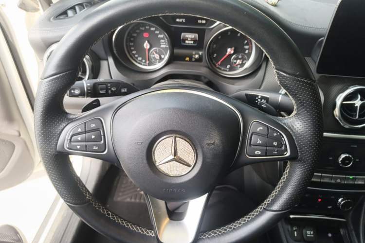 Used Mercedes-Benz GLA 2018 GLA 200 Fashion Model Steering Wheel