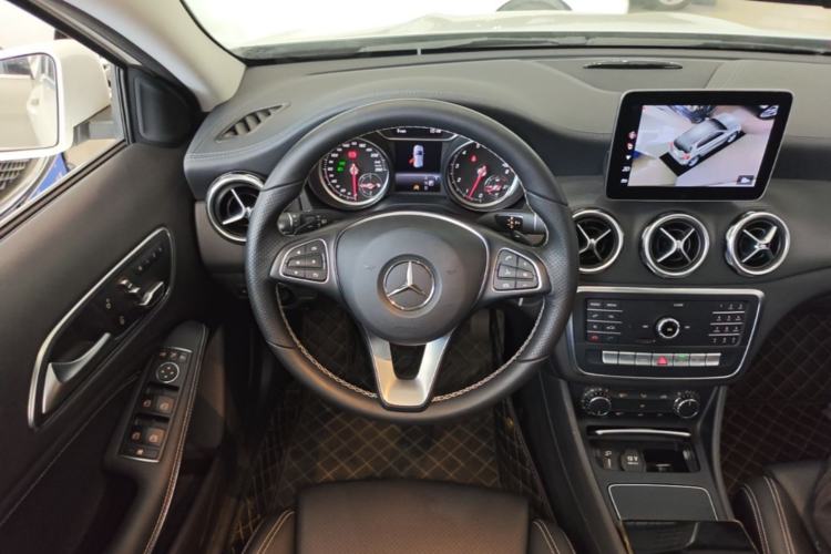 Used Mercedes-Benz GLA 2018 GLA 200 Fashion Model Steering Wheel