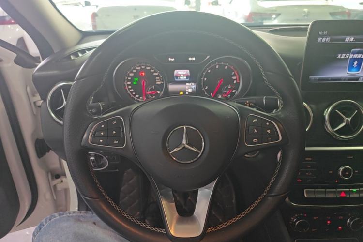 Used Mercedes-Benz GLA 2018 GLA 200 Sport Edition Steering Wheel