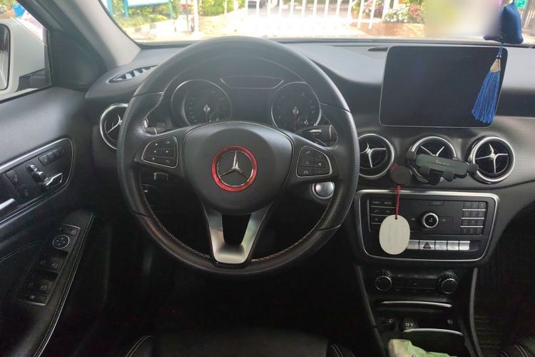 Used Mercedes-Benz GLA 2018 GLA 200 Sport Edition Steering Wheel