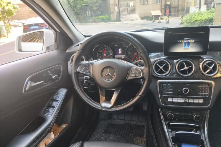 Used Mercedes-Benz GLA 2018 GLA 200 Sport Edition Steering Wheel