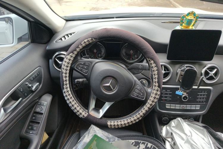 Used Mercedes-Benz GLA 2018 GLA 200 Sport Edition Steering Wheel