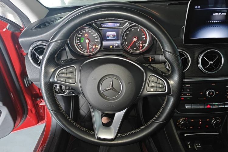 Used Mercedes-Benz GLA 2018 GLA 200 Sport Edition Steering Wheel