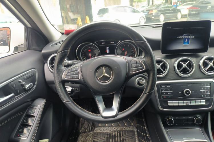 Used Mercedes-Benz GLA 2018 GLA 200 Sport Edition Steering Wheel