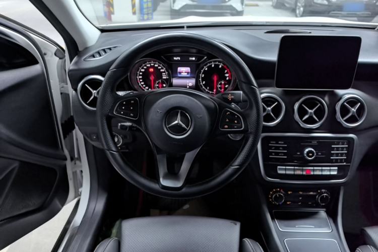 Used Mercedes-Benz GLA 2018 GLA 200 Sport Edition Steering Wheel