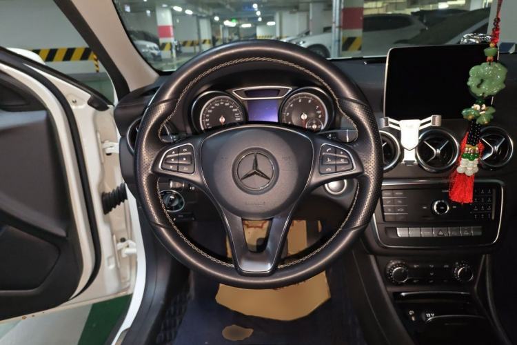 Used Mercedes-Benz GLA 2018 GLA 200 Fashion Model Steering Wheel