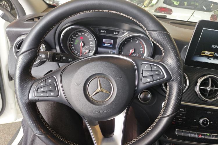 Used Mercedes-Benz GLA 2018 GLA 200 Sport Edition Steering Wheel
