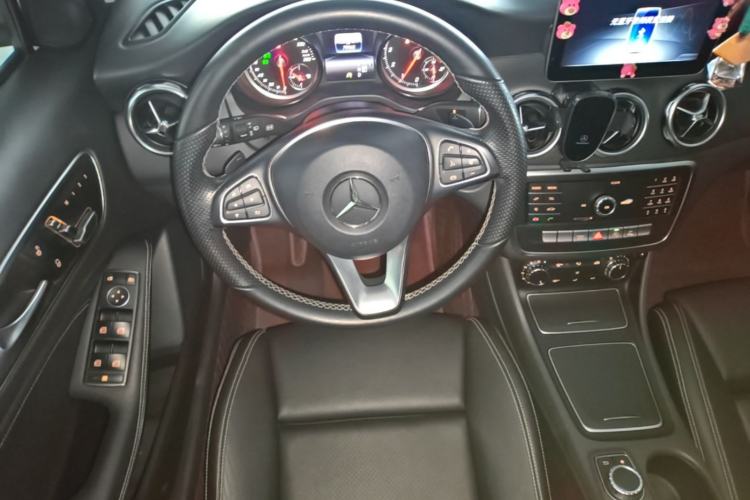Used Mercedes-Benz GLA 2018 GLA 200 Sport Edition Steering Wheel