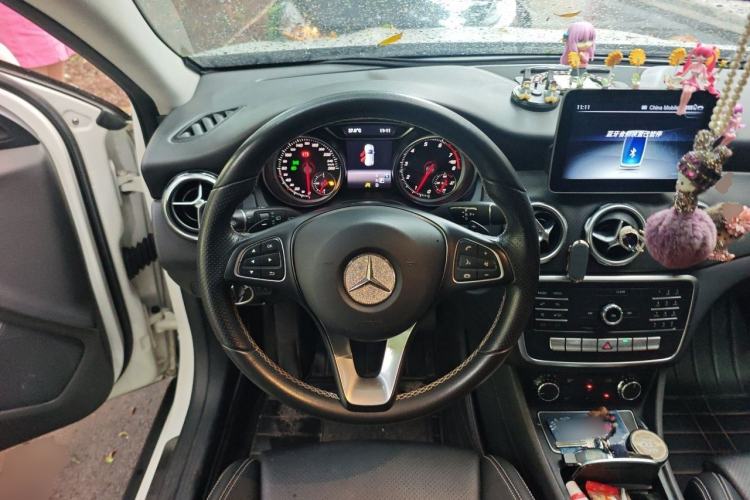 Used Mercedes-Benz GLA 2018 GLA 200 Sport Edition Steering Wheel