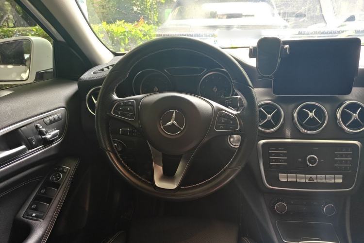 Used Mercedes-Benz GLA 2018 GLA 200 Fashion Model Steering Wheel