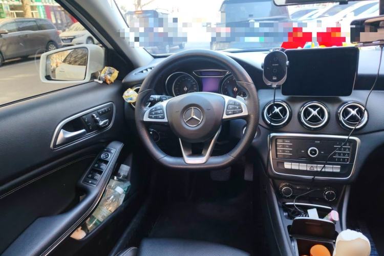 Used Mercedes-Benz GLA 2018 GLA 200 Sport Edition Steering Wheel
