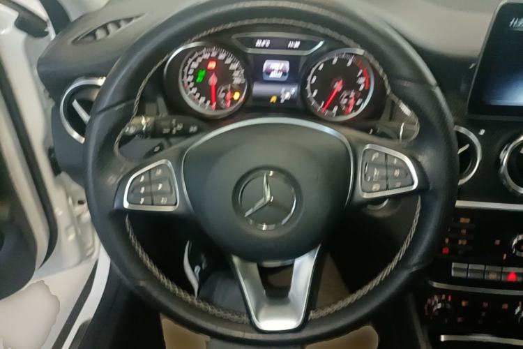 Used Mercedes-Benz GLA 2018 GLA 200 Fashion Model Steering Wheel