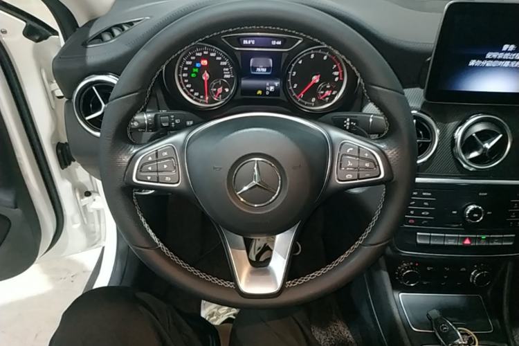 Used Mercedes-Benz GLA 2018 GLA 200 Fashion Model Steering Wheel