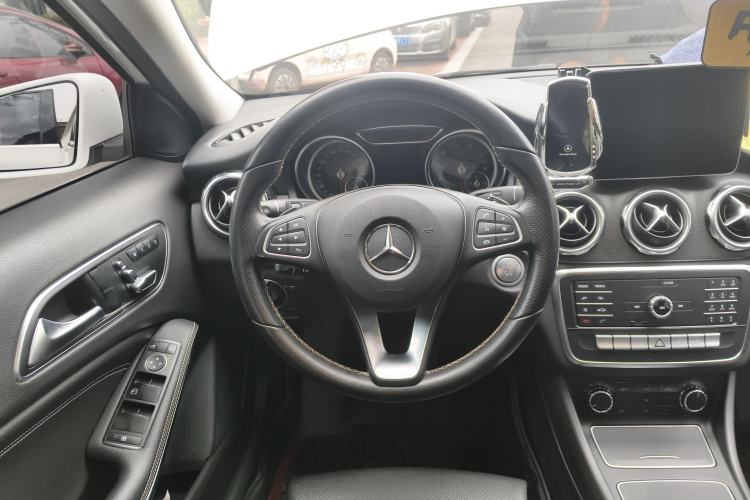 Used Mercedes-Benz GLA 2018 GLA 200 Sport Edition Steering Wheel