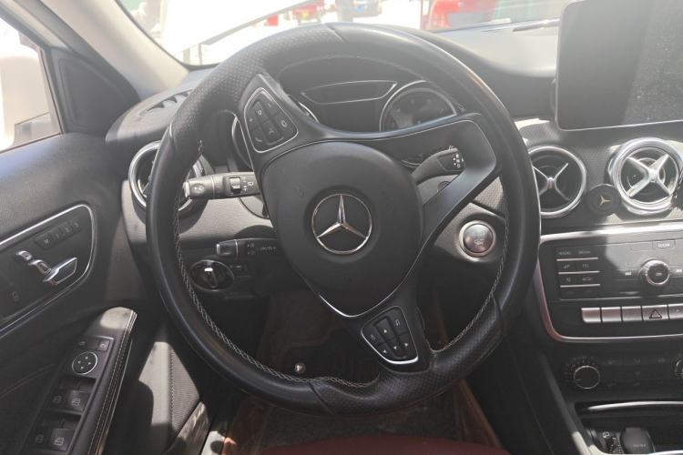 Used Mercedes-Benz GLA 2018 GLA 200 Sport Edition Steering Wheel