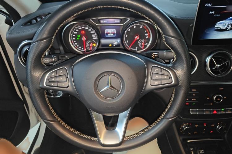 Used Mercedes-Benz GLA 2018 GLA 200 Fashion Model Steering Wheel