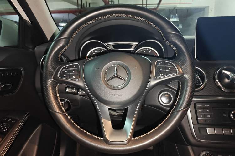 Used Mercedes-Benz GLA 2018 GLA 200 Fashion Model Steering Wheel