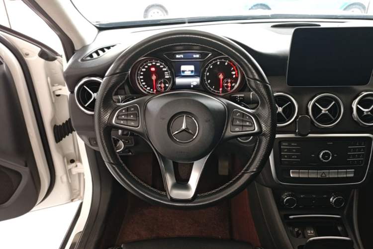 Used Mercedes-Benz GLA 2018 GLA 200 Sport Edition Steering Wheel