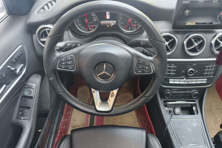 Used Mercedes-Benz GLA 2018 GLA 200 Sport Edition Steering Wheel