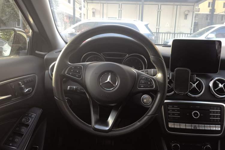Used Mercedes-Benz GLA 2018 GLA 220 4MATIC Sport Edition Steering Wheel