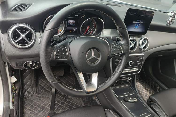 Used Mercedes-Benz GLA 2018 GLA 200 Sport Edition Steering Wheel