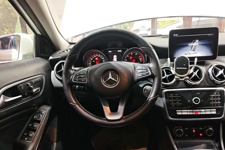 Used Mercedes-Benz GLA 2018 GLA 200 Sport Edition Steering Wheel