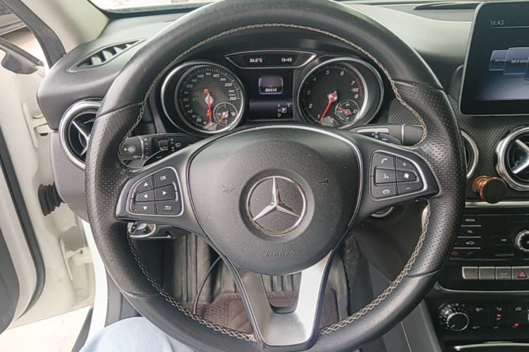 Used Mercedes-Benz GLA 2018 GLA 200 Sport Edition Steering Wheel