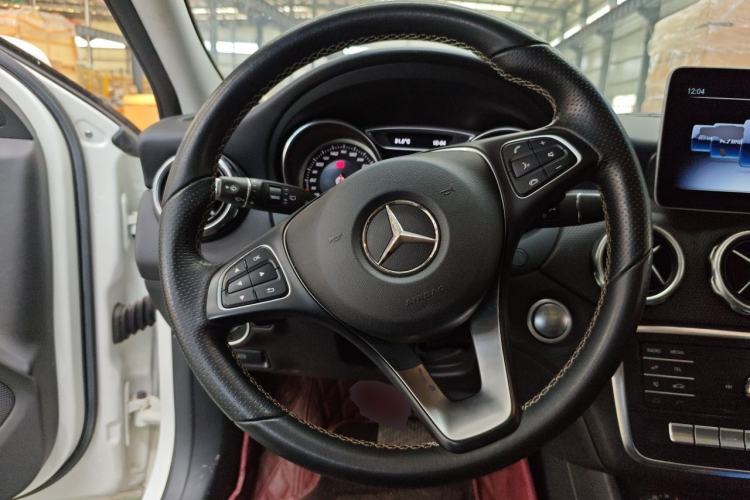 Used Mercedes-Benz GLA 2018 GLA 200 Sport Edition Steering Wheel