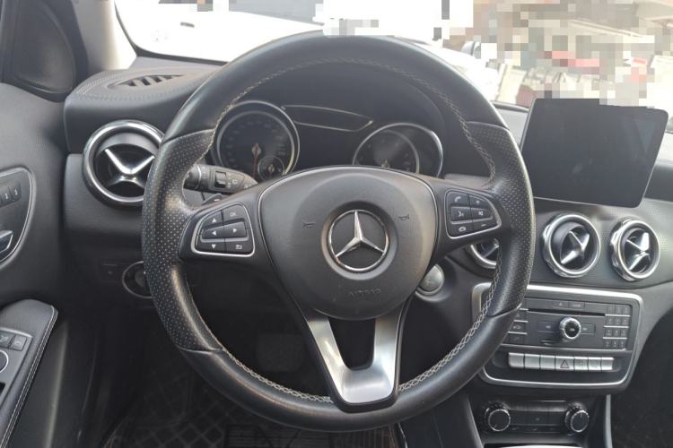 Used Mercedes-Benz GLA 2018 GLA 200 Fashion Model Steering Wheel