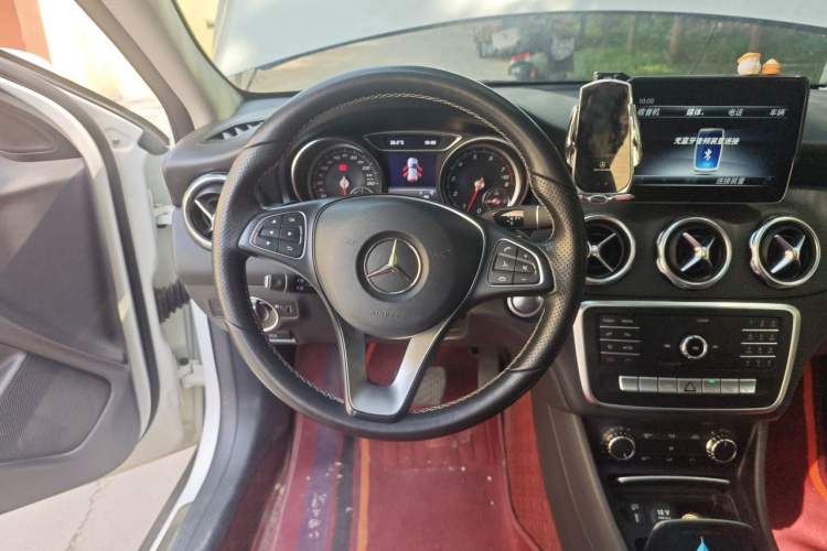 Used Mercedes-Benz GLA 2018 GLA 200 Sport Edition Steering Wheel